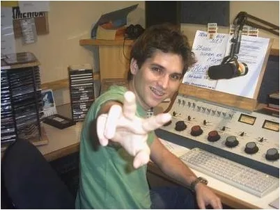 Ariel em estúdio durante a fase do rádio